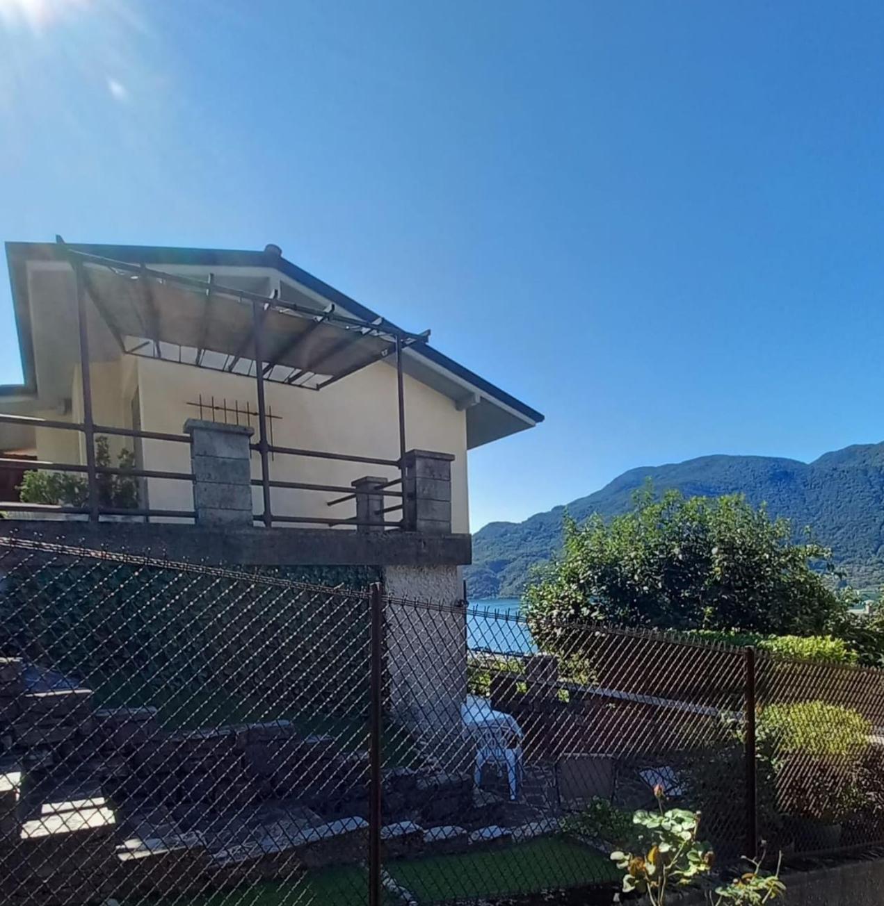 Lake And Guzzi View - Holiday Home Mandello del Lario Bagian luar foto