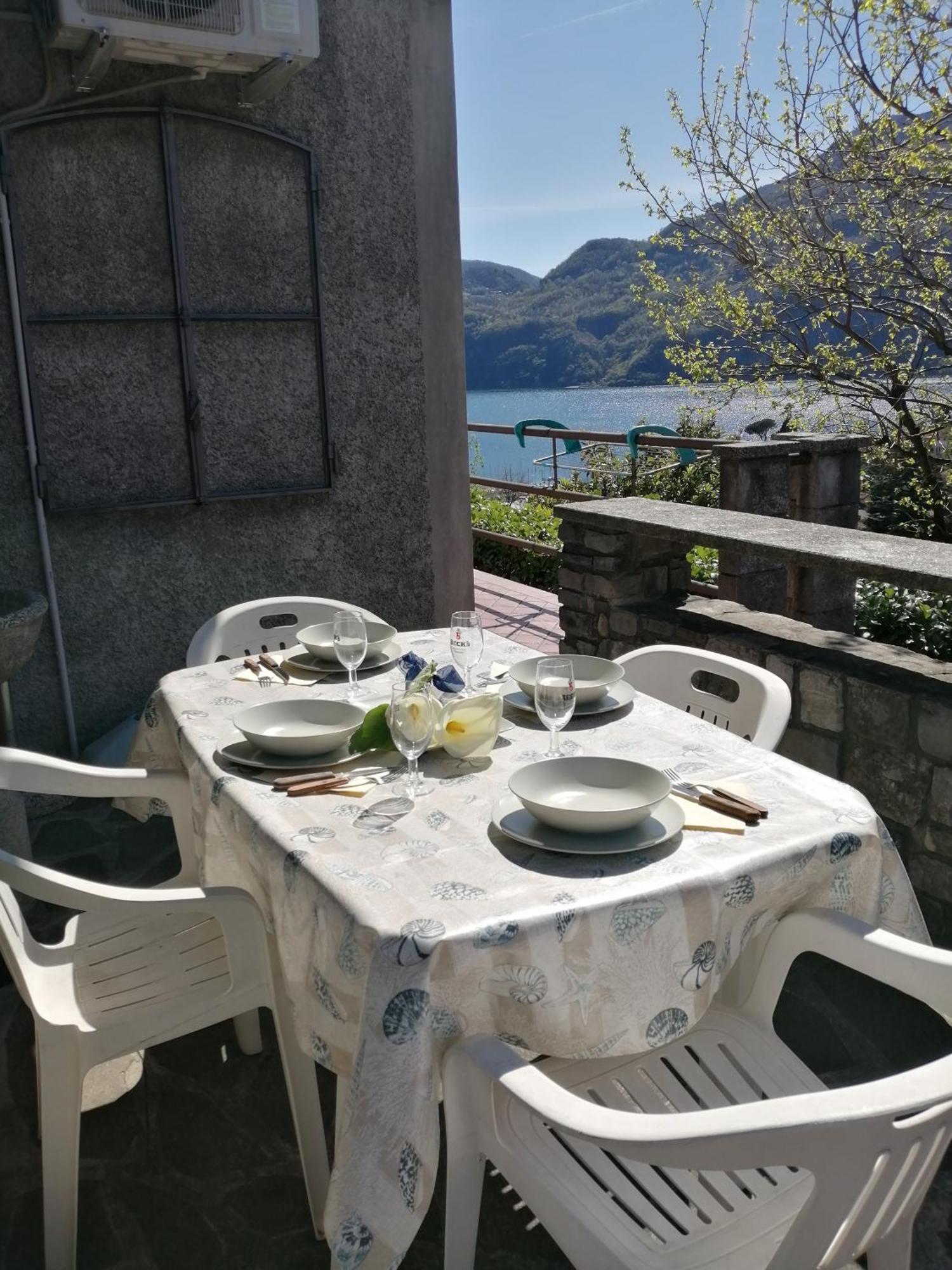 Lake And Guzzi View - Holiday Home Mandello del Lario Bagian luar foto