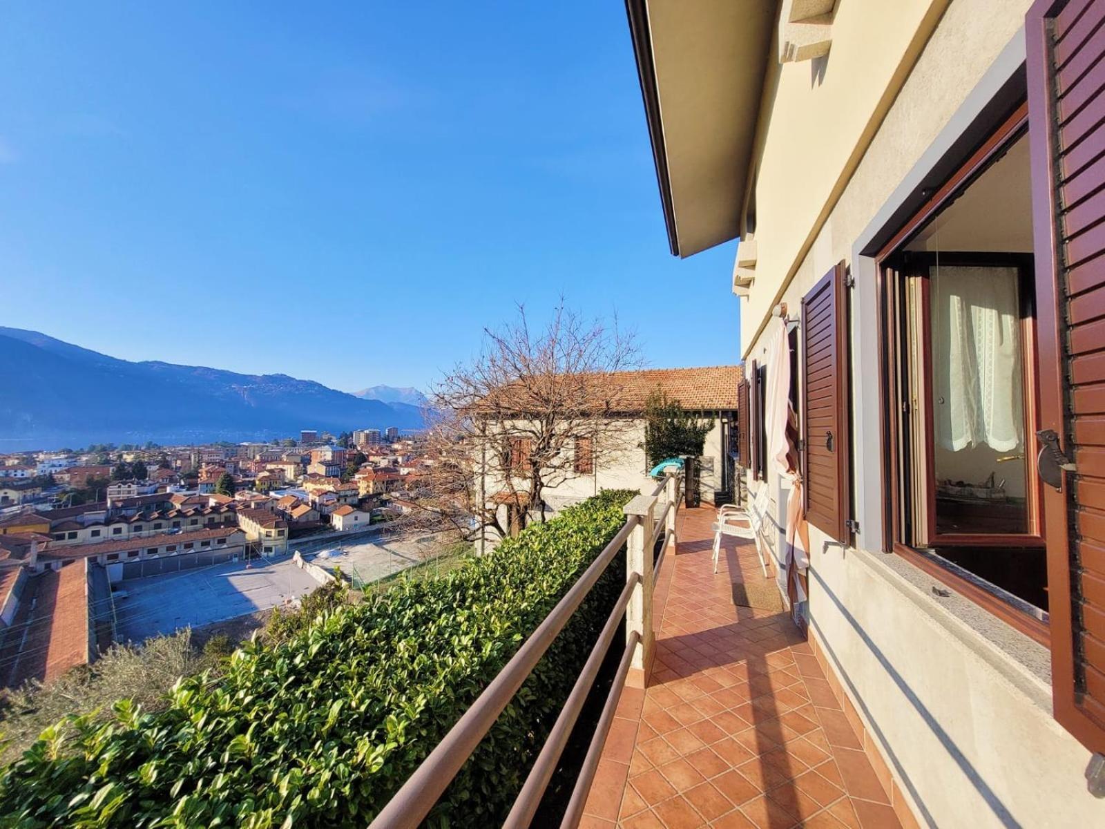 Lake And Guzzi View - Holiday Home Mandello del Lario Bagian luar foto