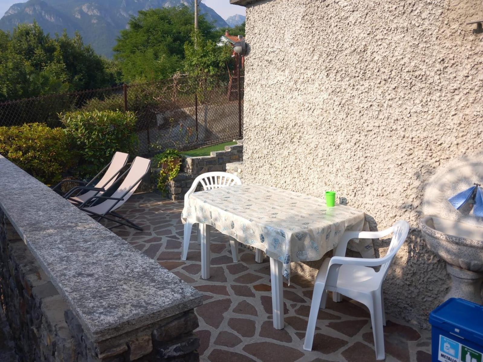 Lake And Guzzi View - Holiday Home Mandello del Lario Bagian luar foto