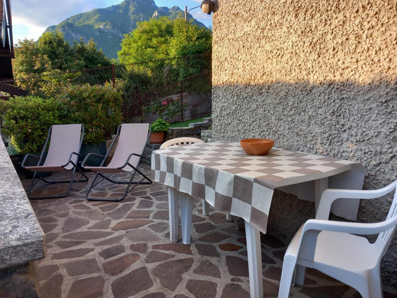 Lake And Guzzi View - Holiday Home Mandello del Lario Bagian luar foto